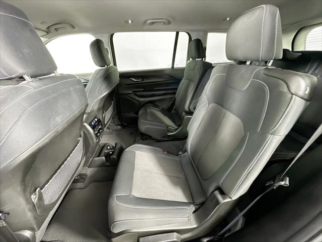 2023 Jeep Grand Cherokee L Laredo 4x2