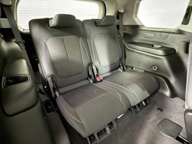 2023 Jeep Grand Cherokee L Laredo 4x2