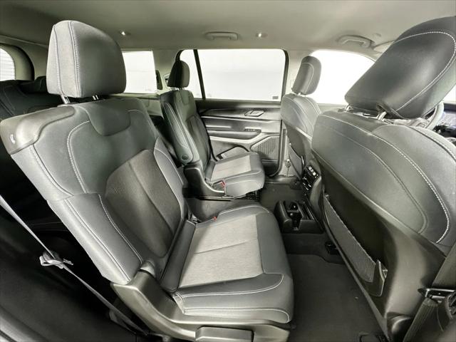 2023 Jeep Grand Cherokee L Laredo 4x2