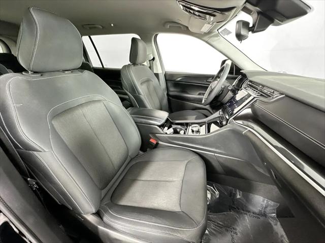 2023 Jeep Grand Cherokee L Laredo 4x2
