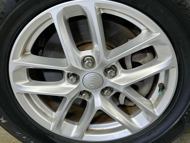 2023 Jeep Grand Cherokee L Laredo 4x2