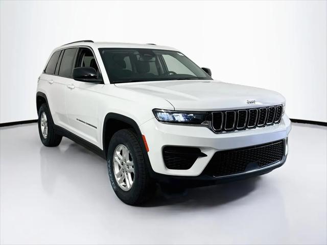 2023 Jeep Grand Cherokee Laredo 4x4