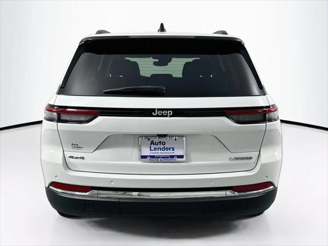 2023 Jeep Grand Cherokee Laredo 4x4