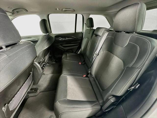 2023 Jeep Grand Cherokee Laredo 4x4