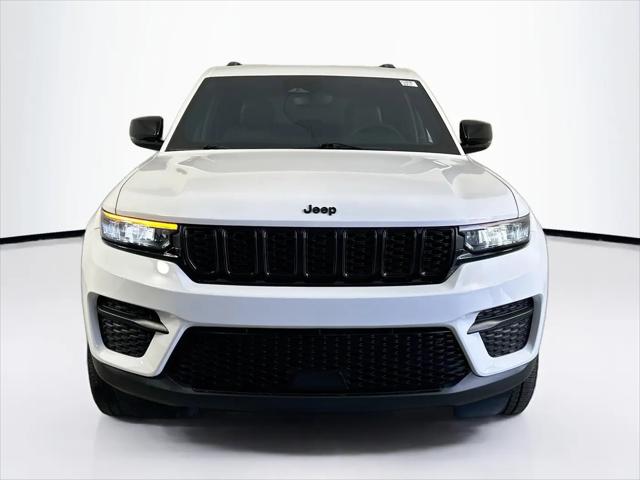 2023 Jeep Grand Cherokee Altitude 4x2