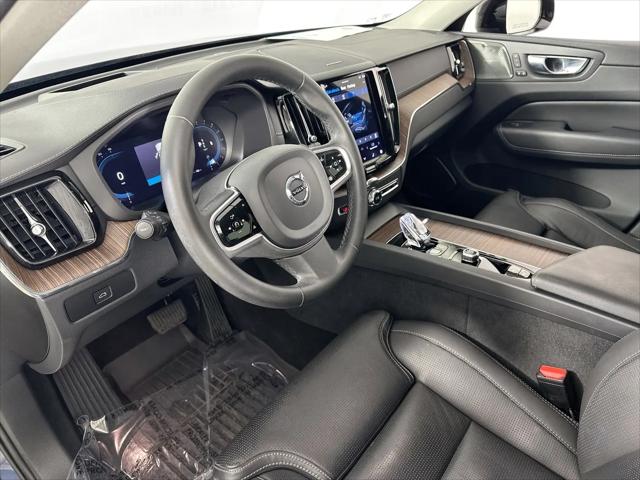 2023 Volvo XC60 B5 Ultimate Dark Theme