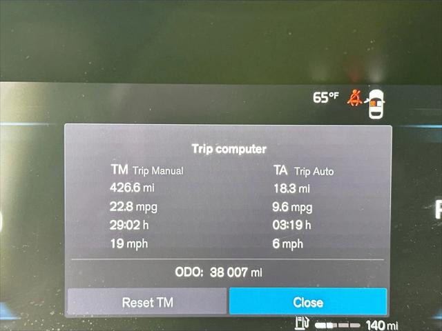 2023 Volvo XC60 B5 Ultimate Dark Theme