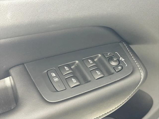 2023 Volvo XC60 B5 Ultimate Dark Theme