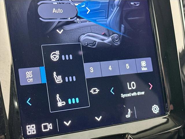 2023 Volvo XC60 B5 Ultimate Dark Theme