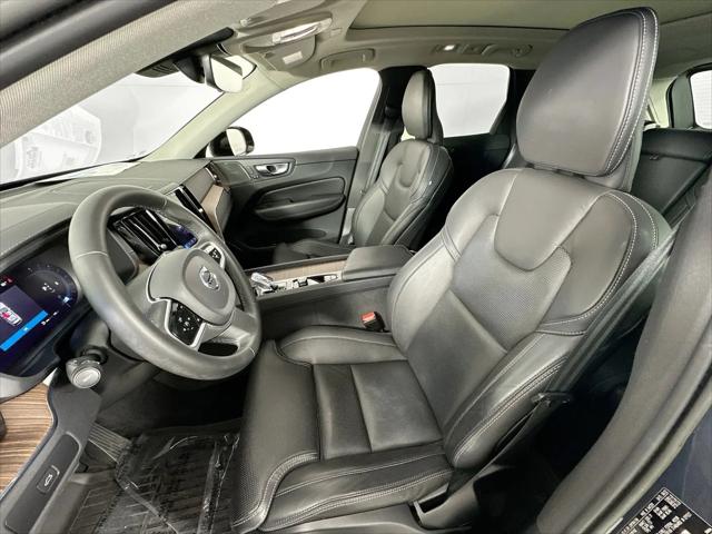 2023 Volvo XC60 B5 Ultimate Dark Theme