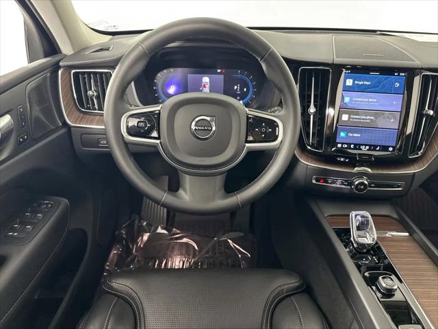 2023 Volvo XC60 B5 Ultimate Dark Theme