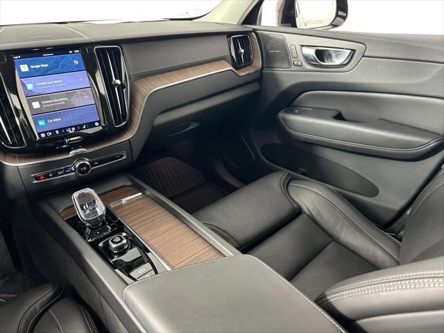 2023 Volvo XC60 B5 Ultimate Dark Theme