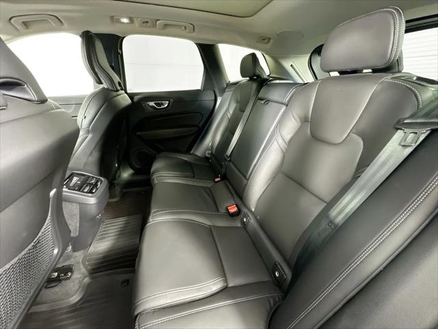 2023 Volvo XC60 B5 Ultimate Dark Theme