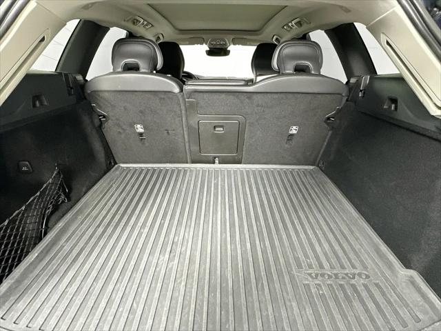 2023 Volvo XC60 B5 Ultimate Dark Theme