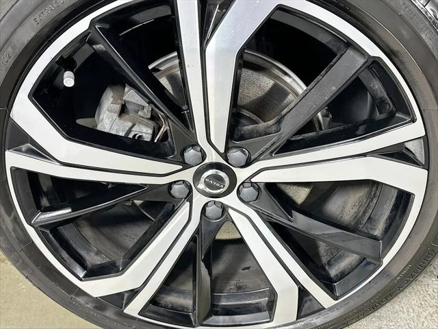 2023 Volvo XC60 B5 Ultimate Dark Theme