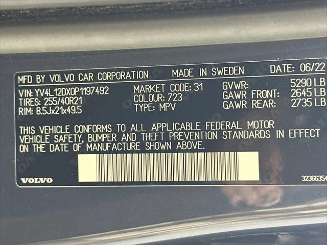 2023 Volvo XC60 B5 Ultimate Dark Theme