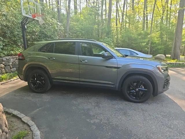 2025 Volkswagen Atlas Cross Sport 2.0T SEL R-Line Black