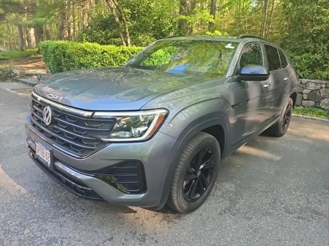 2025 Volkswagen Atlas Cross Sport 2.0T SEL R-Line Black