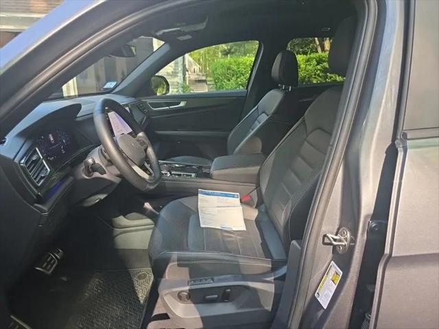 2025 Volkswagen Atlas Cross Sport 2.0T SEL R-Line Black