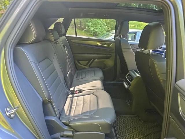 2025 Volkswagen Atlas Cross Sport 2.0T SEL R-Line Black