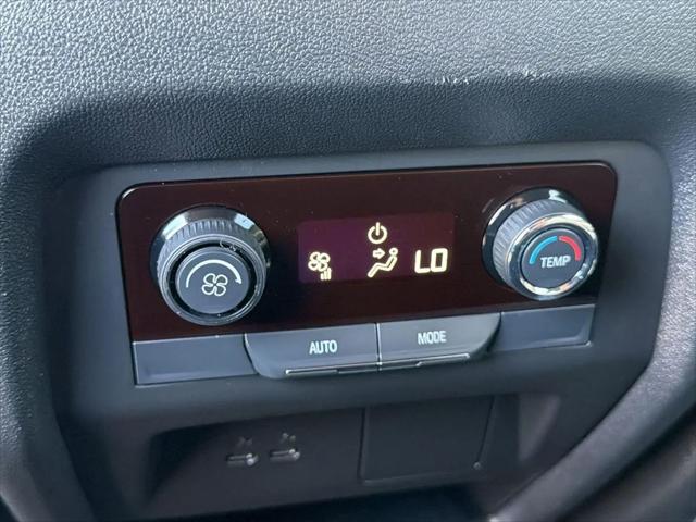 2025 Chevrolet Traverse AWD LT