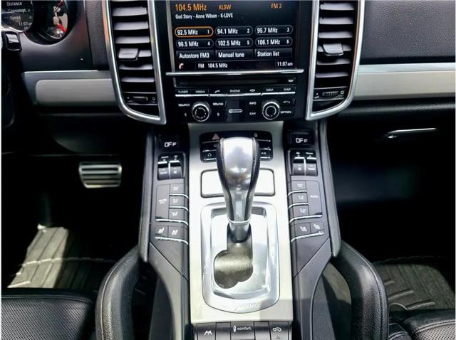 2013 Porsche Cayenne GTS