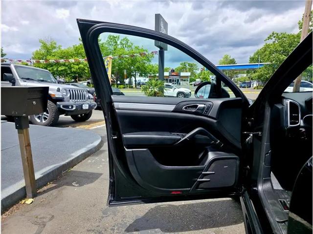 2013 Porsche Cayenne GTS