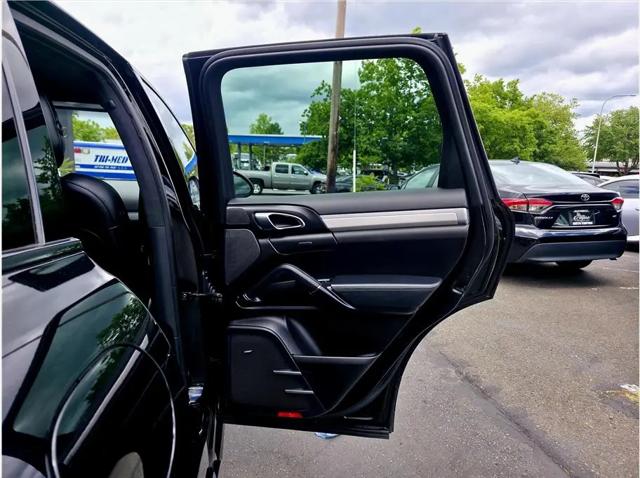 2013 Porsche Cayenne GTS