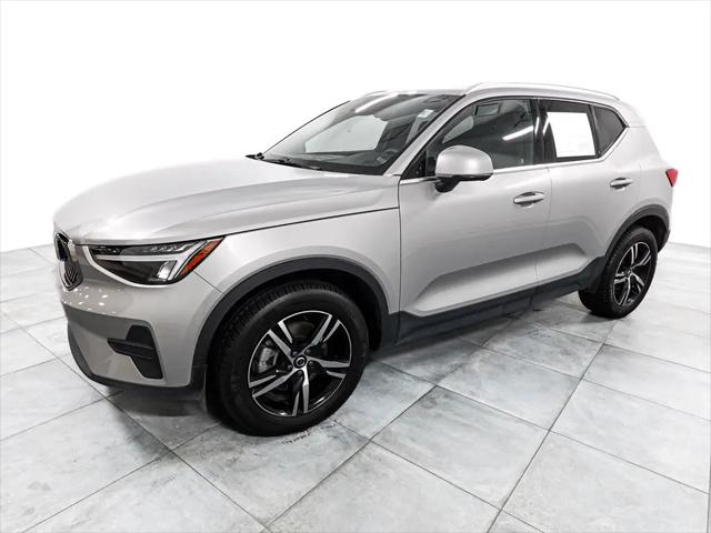 2025 Volvo XC40 B5 Core Bright Theme