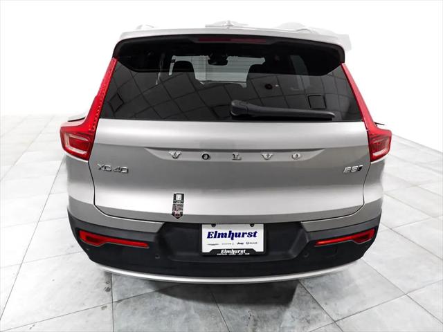 2025 Volvo XC40 B5 Core Bright Theme