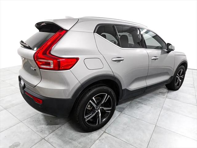 2025 Volvo XC40 B5 Core Bright Theme