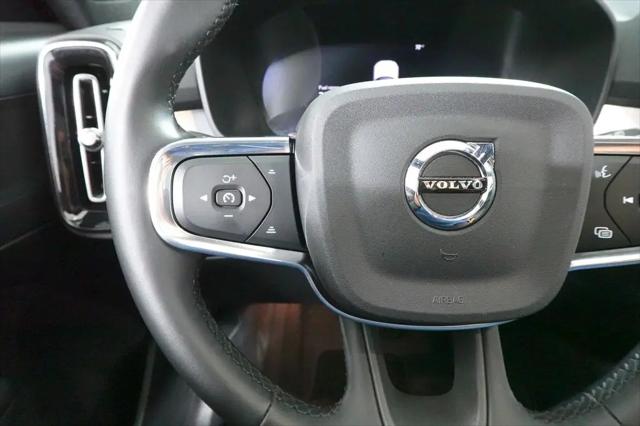2025 Volvo XC40 B5 Core Bright Theme