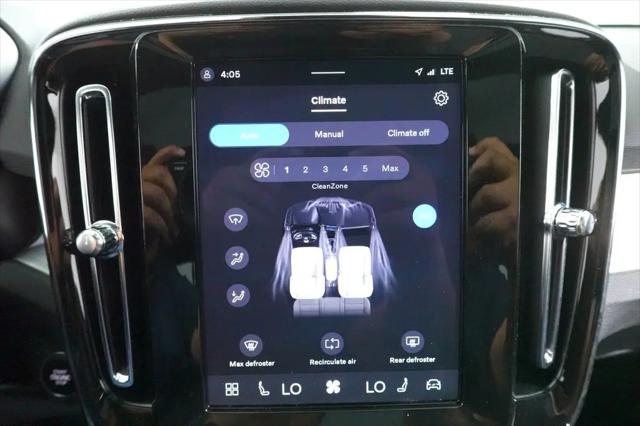 2025 Volvo XC40 B5 Core Bright Theme