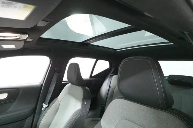 2025 Volvo XC40 B5 Core Bright Theme