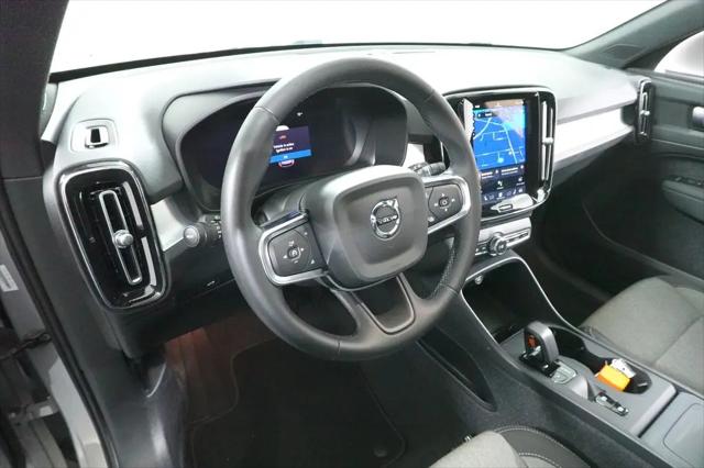2025 Volvo XC40 B5 Core Bright Theme