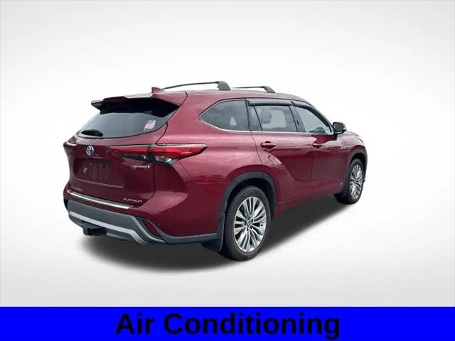 2023 Toyota Highlander Hybrid Platinum