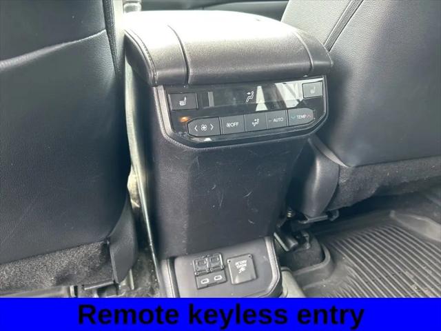 2023 Toyota Highlander Hybrid Platinum