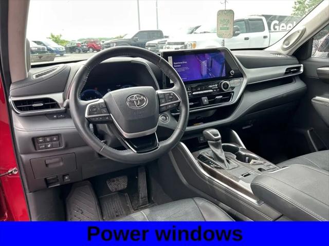 2023 Toyota Highlander Hybrid Platinum