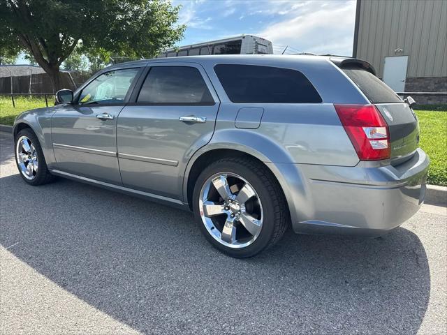 2007 Dodge Magnum Base