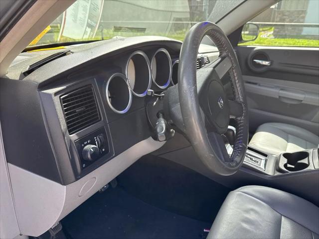 2007 Dodge Magnum Base