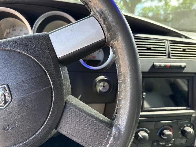 2007 Dodge Magnum Base