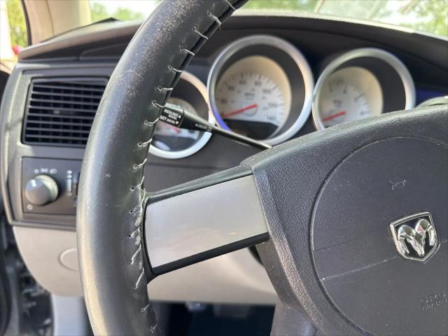 2007 Dodge Magnum Base