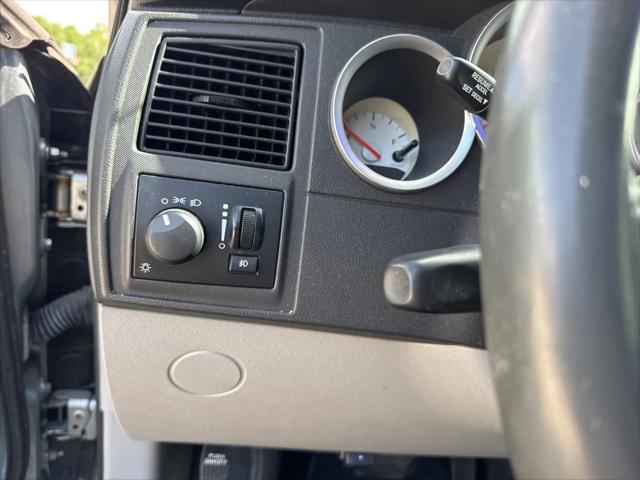 2007 Dodge Magnum Base