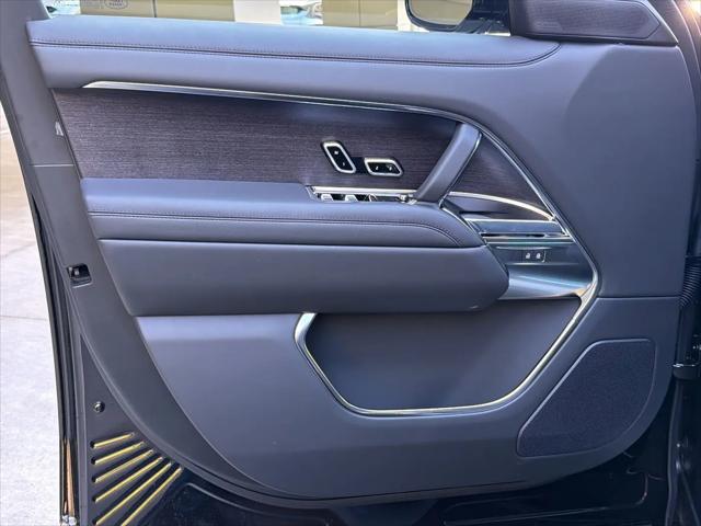 2026 Land Rover Range Rover P400 SE 7 Seat