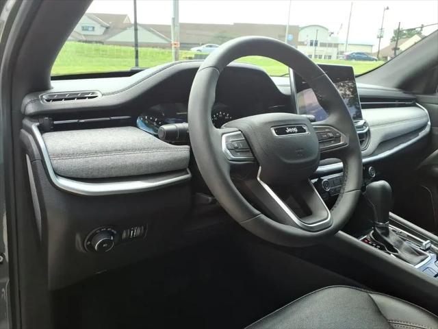 2023 Jeep Compass Latitude Lux FWD