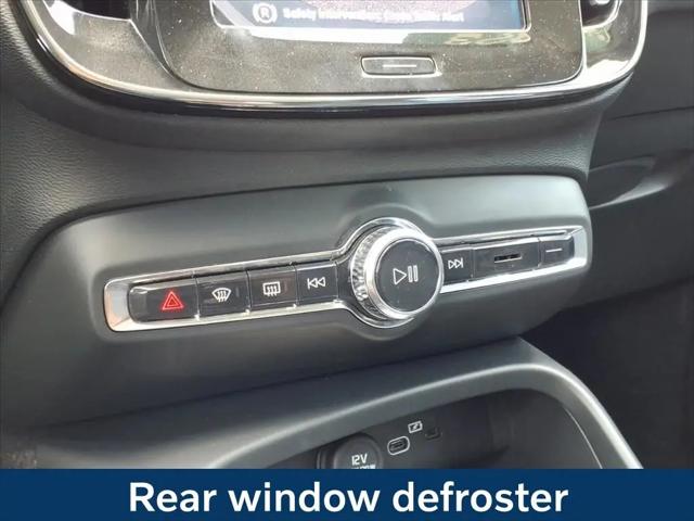 2023 Volvo XC40 B5 Plus Bright Theme