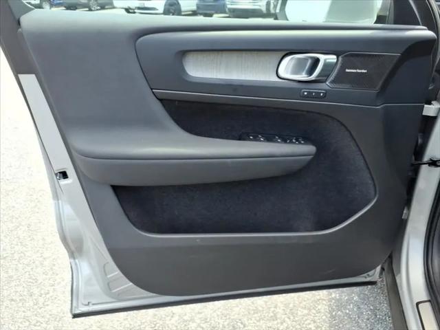 2023 Volvo XC40 B5 Plus Bright Theme