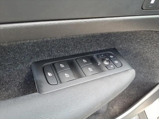 2023 Volvo XC40 B5 Plus Bright Theme