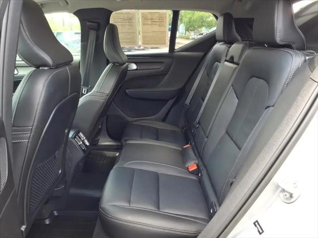 2023 Volvo XC40 B5 Plus Bright Theme