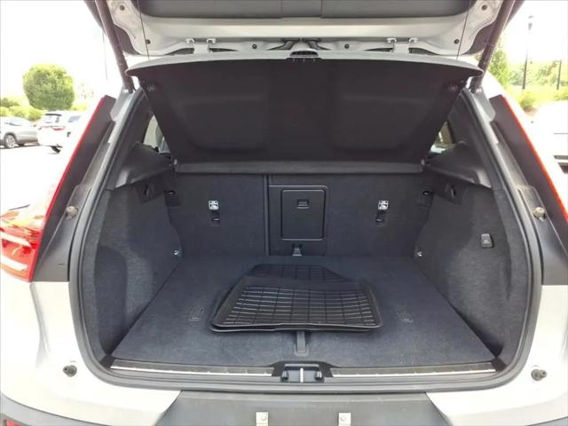 2023 Volvo XC40 B5 Plus Bright Theme
